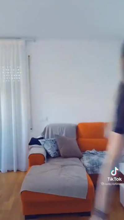 cristinini Bailando la canción de Cristinini-Life (Caminar)
