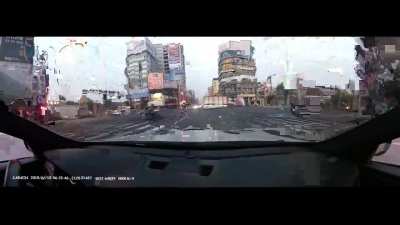 (READ COMMENTS!!) BMW M3 Hits taxi at 100+km/h