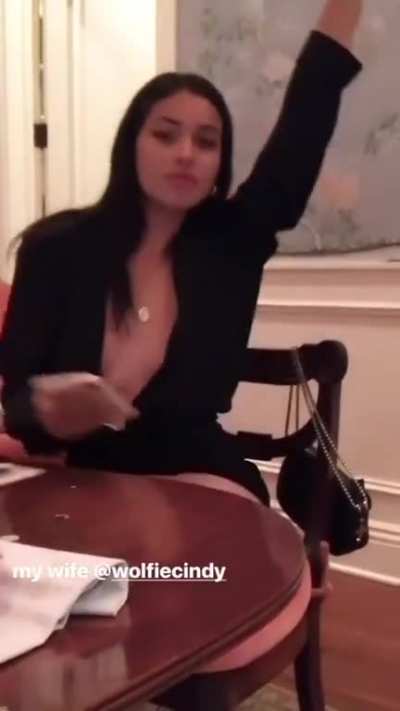 braless