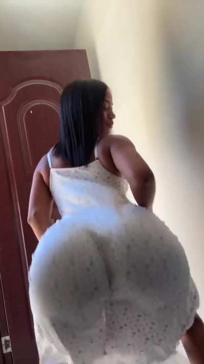 She shakes it so well