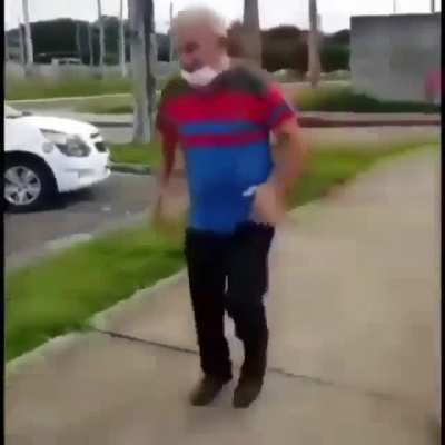 olha aí o velho aquecendo