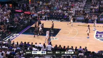 [Highlight] Klay Thompson shoots the three-pointer and comes up with a wedgie!