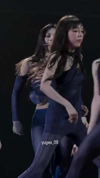260320 Tzuyu - Stunning and Performing Run Away in Taiwan