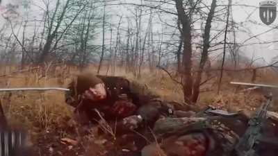 HD - Ukrainian FPV drones eliminate a number of Russian troops in the forests near Liman in the Donetsk region