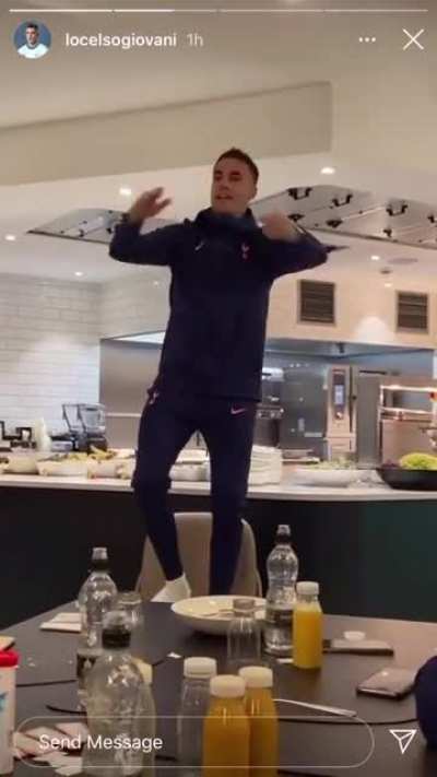 Sergio Reguilon singing on Lo Celso&rsquo;s Instagram 🎤