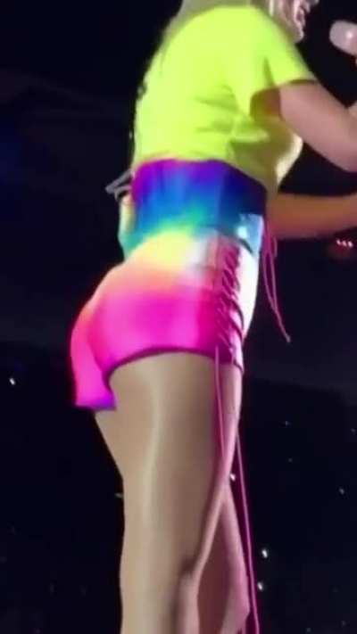 That booty!