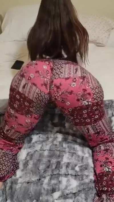 she doesn’t need hands to pull them up