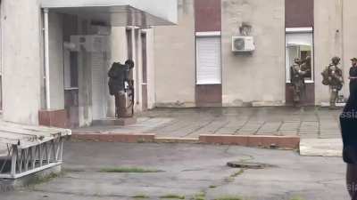 ru pov: Wagner fighters opened fire at the entrance to the "Rostelecom" building in Rostov-on-Don.