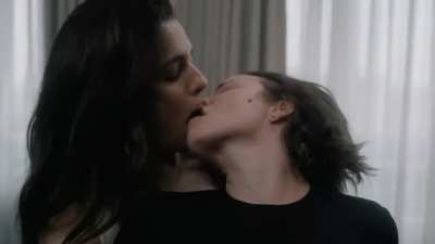 Rachel McAdams &amp;amp; Rachel Weisz hot lesbian scene in "Disobedience"