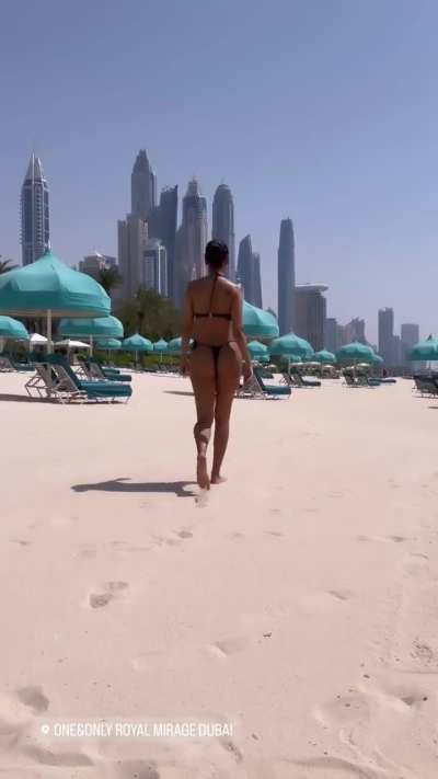 Esha Gupta [new]