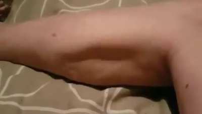 Severe leg muscle cramp !!