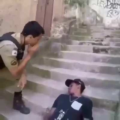 Carai biladinho, dormiu no plant&atilde;o mano
