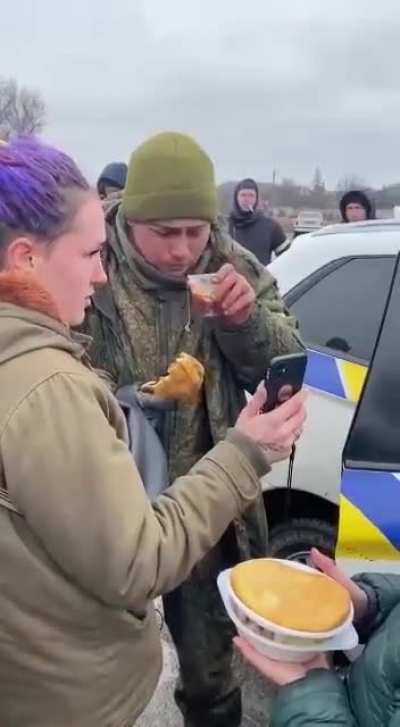Russian soldier surrendered voluntarily and burst into tears when called his mom. Novi Buh, Nikolayev region