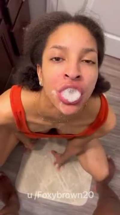 I love sucking Dick until they cum in my mouth give me all that nut
