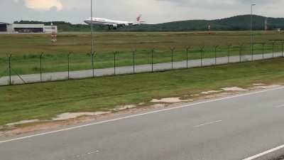 President Xi Jinping&rsquo;s B747-8 at KUL