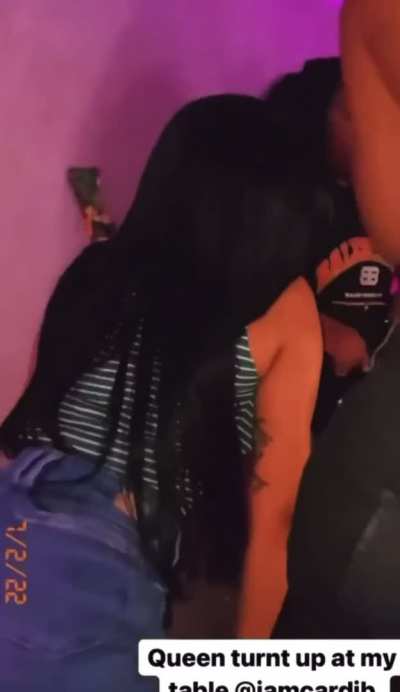 Cardi B Twerking 🤯