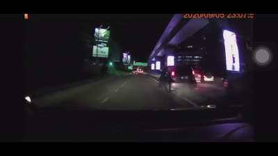 Changing lanes over curb at full speed like it&rsquo;s no big deal
