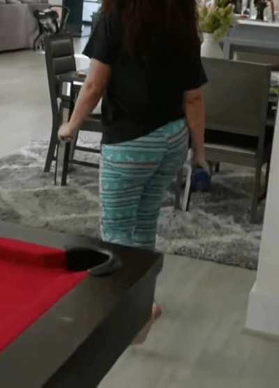She pokin 🍑