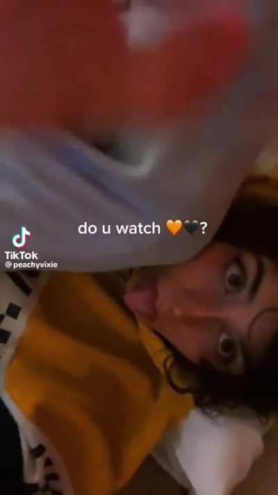 @peachyvixie
