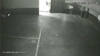Em Vila Velha o ch&atilde;o da piscina caiu e isso j&aacute; foi o suficiente pra eu nunca mais querer ir em piscina de pr&eacute;dio