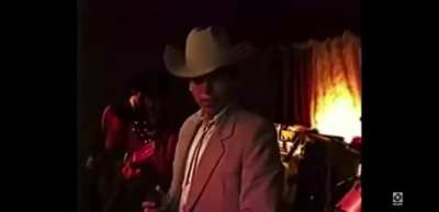 Chalino s&aacute;nchez receiving a letter stating that he will be killed after this concert