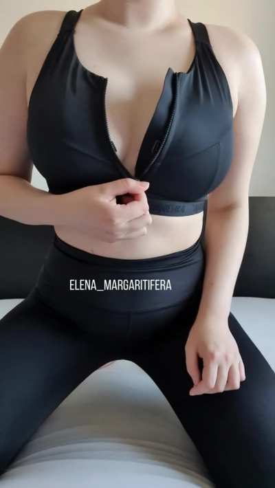 In case you wanted to know what&acute;s under my sports bra (reveal)