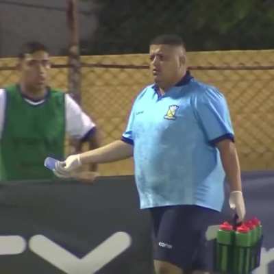 Nem o cara da &aacute;gua escapou do juiz 