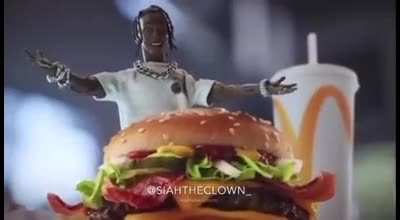 B&aacute;sicamente el comercial de la hamburguesa de Travis Scott.