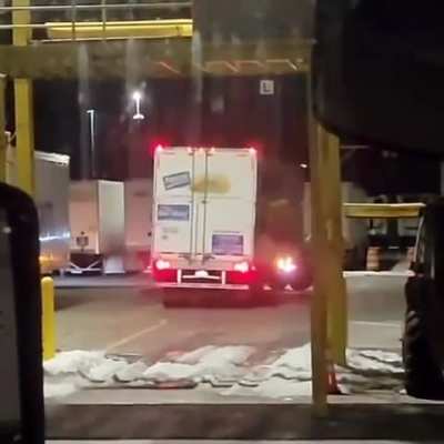 Is this how drivers back up? 🤣