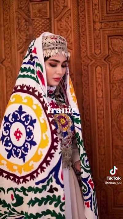 A look at actual traditional clothing that the Iranian government also shuns.