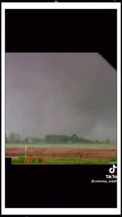 CLEAR freight train sound in this tornado footage.