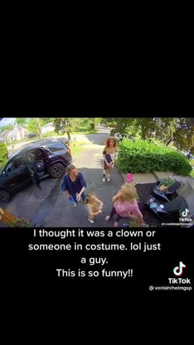 This poor guy just being himself &ldquo;I thought It was a clown&rdquo;