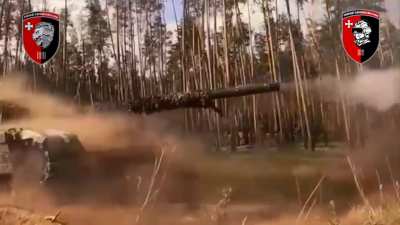 Ukrainian tank from the 63rd Mechanized Brigade fire on Russian trenches, Kreminna direction