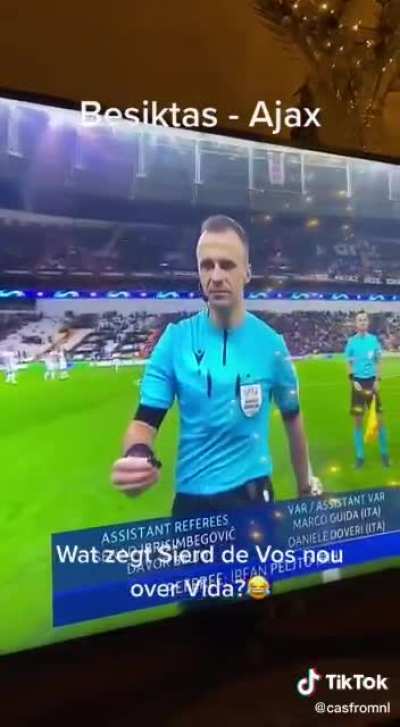 Dutch commentator Sierd de Vos says: 