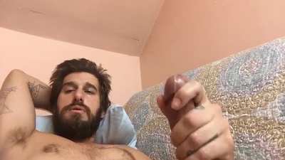 Scruffy dude edges and shoots a load