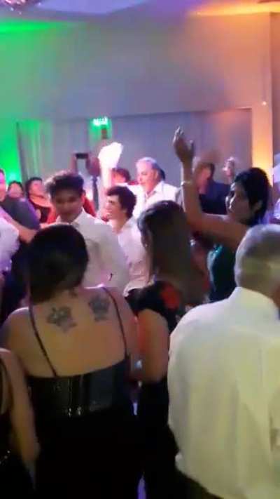 Cuando te invitan a una fiesta y te das cuenta que son todos del subreddit de al lado