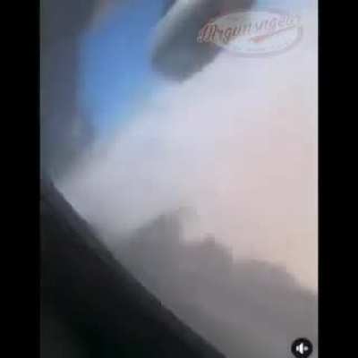 Видео с того самого самолёта.