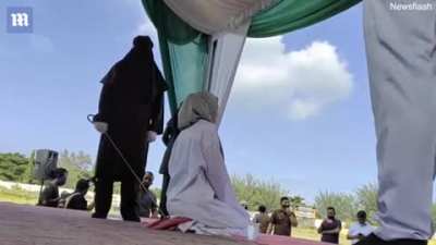 Woman passes out in pain after receiving 100 lashes for having pre-marital sex under Sharia law