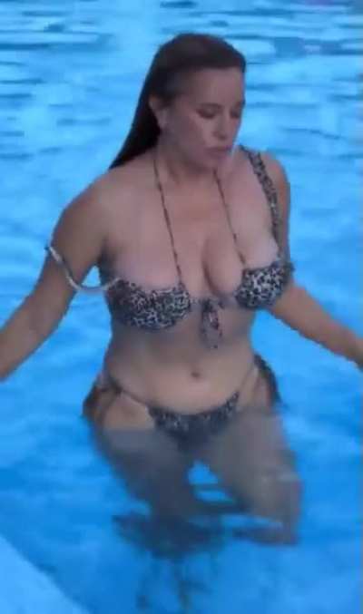Tko drka na mamicu?