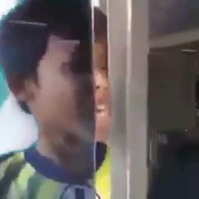 :V