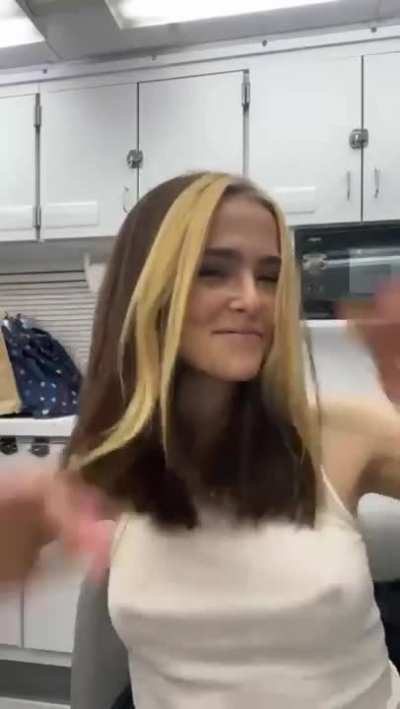 Zoey Deutch