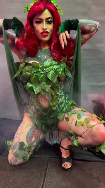 Poison Ivy trying to seduce you [Batman] by (AngelaCianuro)