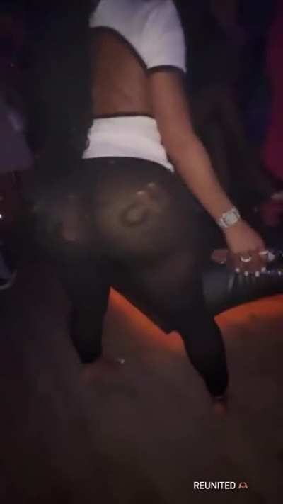 🍑👀
