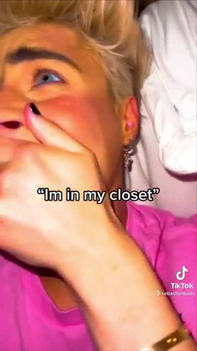 Imagine making a tiktok as you get robbed.