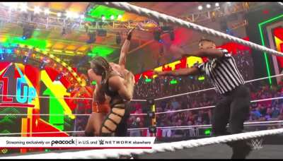 Sol Ruca trapped, struggling and then submitted.