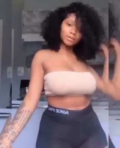 500 upvotes &amp;amp; I&rsquo;ll reveal my tits on here🙈😌🍈. Btw add my snap @ londynvee40