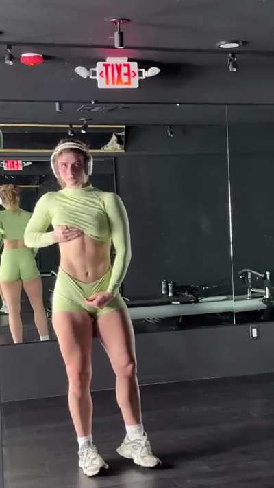 Showing off at the gym - Snapchat - February 2024
