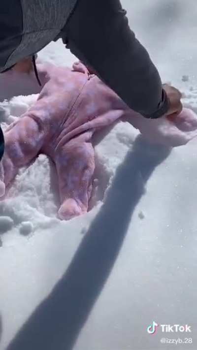 Baby&rsquo;s first snow angel