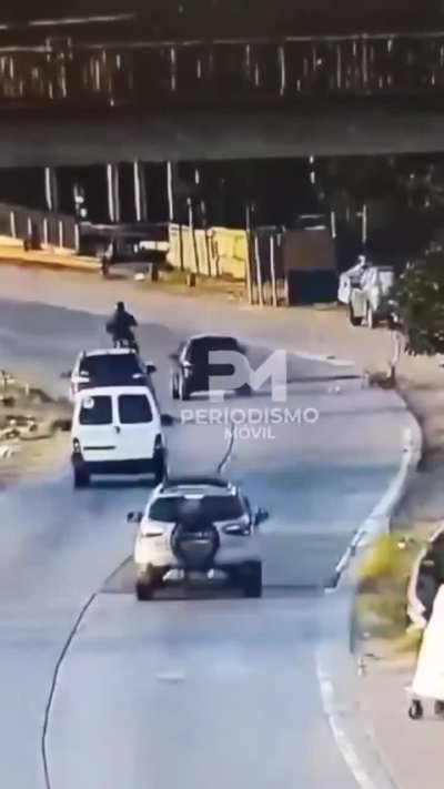 Intentó robar en el Triangulo de Bernal y se lo llevaron puesto.