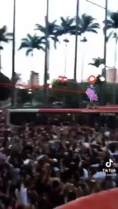 Cuntlyn&rsquo;s attempt to assassinate Seraphiana Grande at her concert